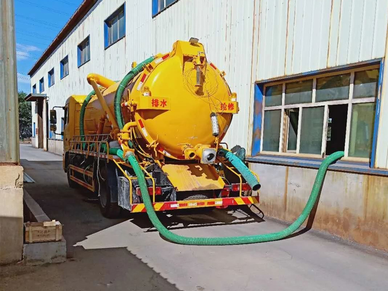 热河南路厂区化粪池清理