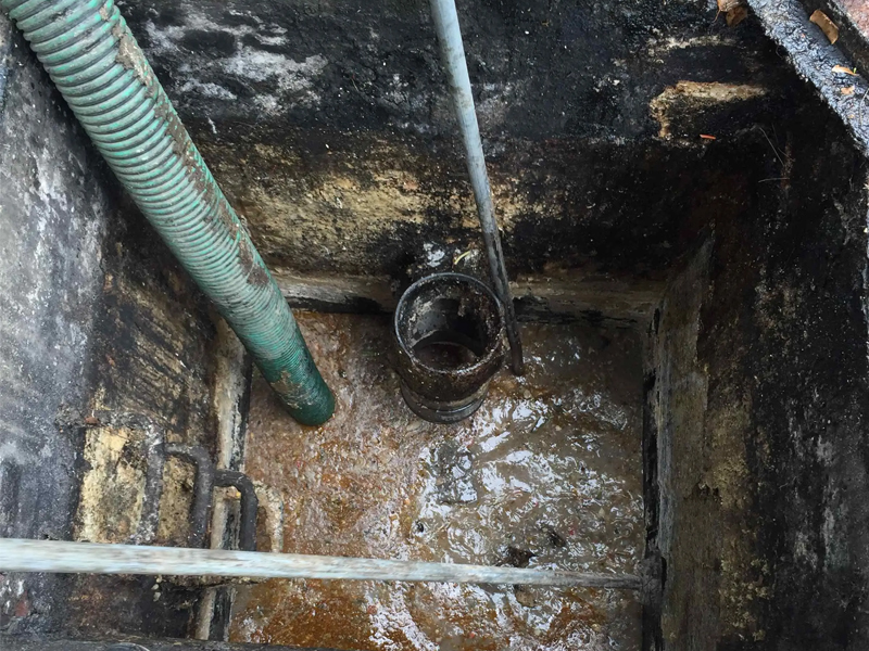 热河南路隔油池清理